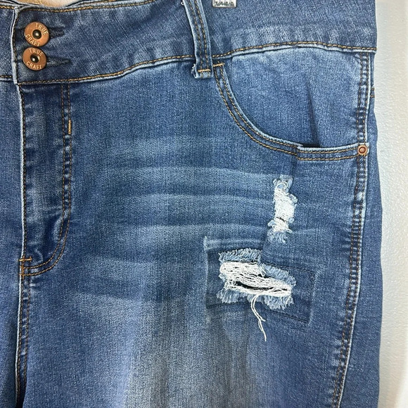 True Craft Distressed Denim Shorts Women’s Size 20 - Picture 4 of 9